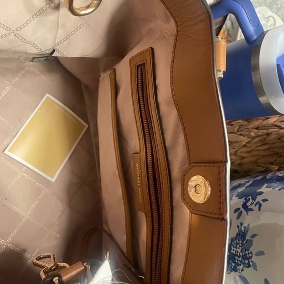 BRAND NEW!! Micheal Kors purse - Picture 9 of 12